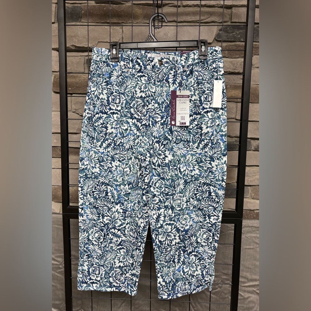 Gloria Vanderbilt Blue and White Floral Denim Capri Pants, Size: 10, NWT